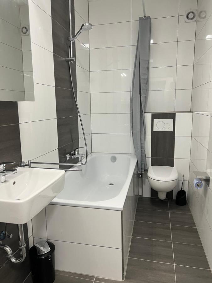 Freshly Renovated City Apartments Essen Kitchen Wifi Near Duesseldorf Airport Dış mekan fotoğraf